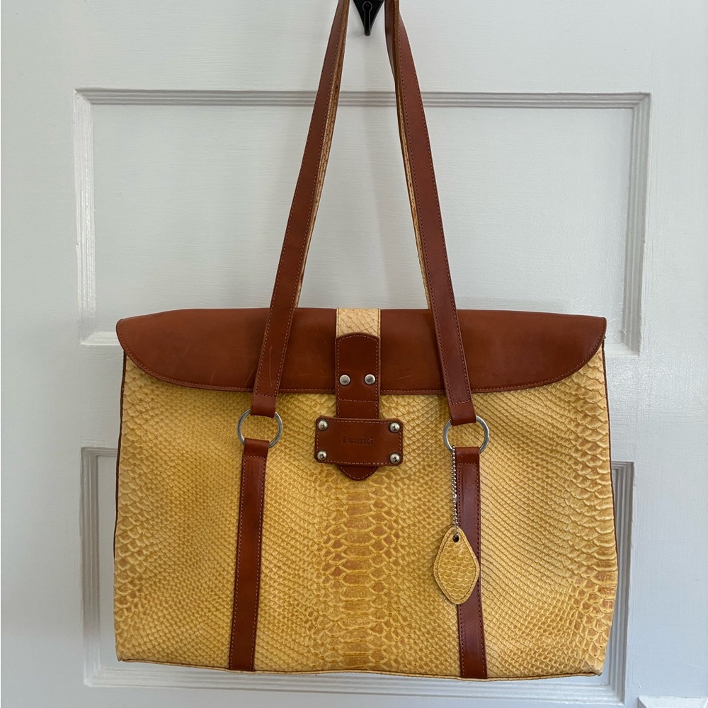 Leather tote